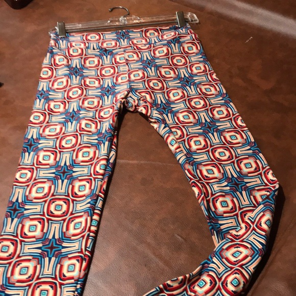 LuLaRoe Classic T and leggings. - Picture 4 of 4